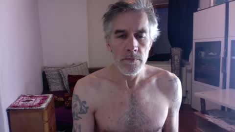 Snapshot of beautifulworld33 chatting on October 19, 4:43 pm beautifulworld33 online show from October 19, 4:43 pm