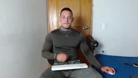 benjamin_isaac online show from December 7, 12:31 am