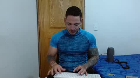 benjamin_isaac online show from January 3, 7:07 pm