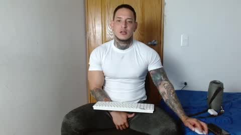 benjamin_isaac online show from February 13, 11:04 pm