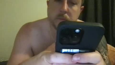 Snapshot of benjohny10 chatting on December 10, 12:05 pm benzguy online show from December 10, 12:05 pm