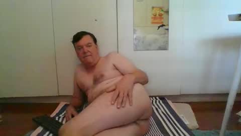Snapshot of benjoid chatting on February 1, 12:07 am benjoid online show from February 1, 12:07 am