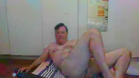 Snapshot of benjoid chatting on February 7, 6:56 am benjoid online show from February 7, 6:56 am