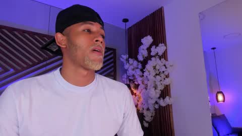 bento_fox online show from February 1, 4:00 am