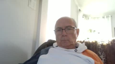 bernard1102 online show from December 20, 4:14 pm