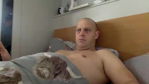 Snapshot of bigbumlover2377 chatting on March 7, 9:18 am bigbumlover2377 online show from March 7, 9:18 am