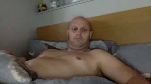Snapshot of bigbumlover2377 chatting on December 20, 10:05 am bigbumlover2377 online show from December 20, 10:05 am