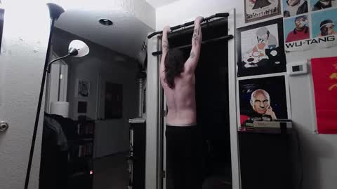 biggerisbetter21 online show from February 8, 6:19 am