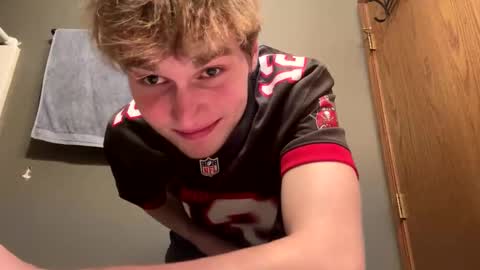 bigskinnyboyshh online show from December 9, 10:22 am