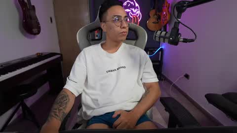 bigxboy96 online show from February 18, 4:04 am