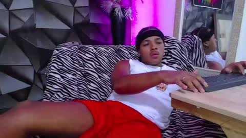 Snapshot of black_king_241 chatting on January 29, 9:39 pm black_king_241 online show from January 29, 9:39 pm