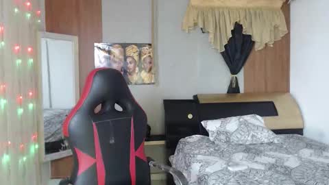 Snapshot of black_king_241 chatting on October 15, 3:36 am black_king_241 online show from October 15, 3:36 am