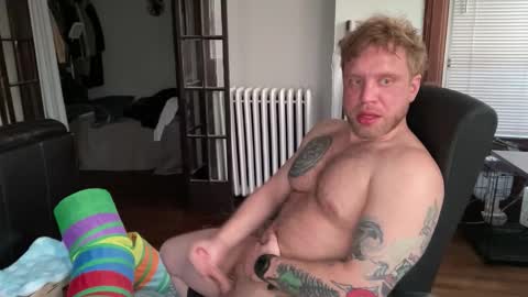 blondebluebear online show from February 4, 10:05 pm