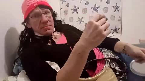 Mark online show from December 7, 5:20 pm