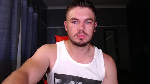 Snapshot of blueeyeboy0 chatting on December 7, 4:31 am blueeyeboy0 online show from December 7, 4:31 am