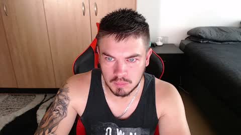 Snapshot of blueeyeboy0 chatting on January 21, 6:01 am blueeyeboy0 online show from January 21, 6:01 am