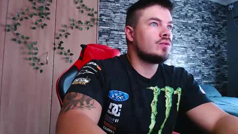 blueeyeboy0 online show from November 17, 6:49 am