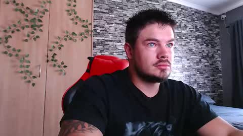 blueeyeboy0 online show from November 4, 8:04 am