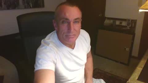 blueyesforyou2nit online show from October 3, 4:50 am