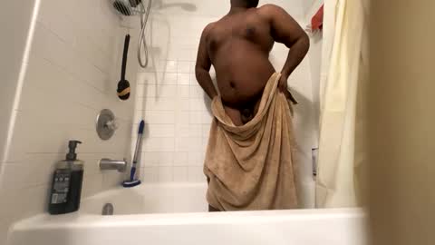 Luv bug  online show from December 12, 9:15 pm