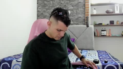 booyhott_ online show from January 8, 8:36 pm