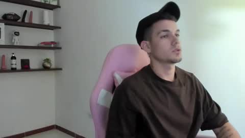 booyhott_ online show from December 14, 7:54 pm