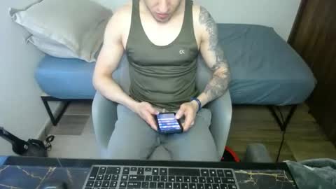 bossking019 online show from March 3, 12:43 pm