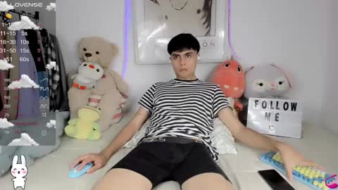 Aaron online show from February 16, 6:21 pm