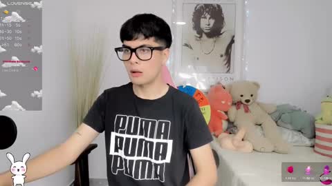 Aaron online show from February 1, 7:02 pm