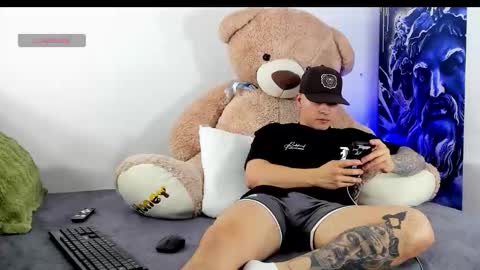 boyc02_ online show from January 18, 11:18 pm