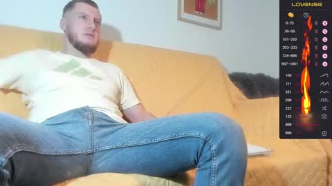 Snapshot of bradryder__ chatting on December 11, 9:42 am Call me Alex online show from December 11, 9:42 am