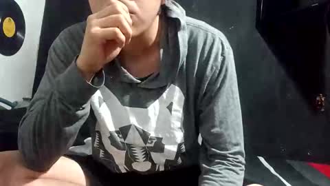 brandon194503 online show from May 2, 8:28 am