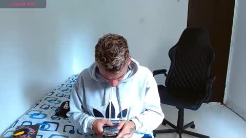 Snapshot of bray_hotboy chatting on October 12, 3:39 pm Bray Hotboy online show from October 12, 3:39 pm