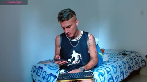 Snapshot of bray_hotboy chatting on October 19, 5:27 pm Bray Hotboy online show from October 19, 5:27 pm