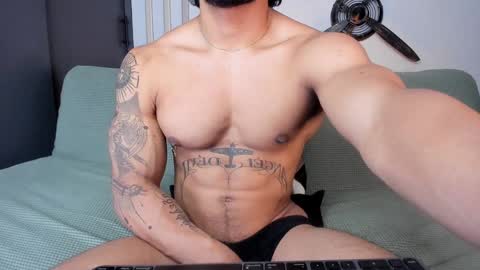 Snapshot of bruce_roldan chatting on January 15, 7:55 pm bruce roldan online show from January 15, 7:55 pm