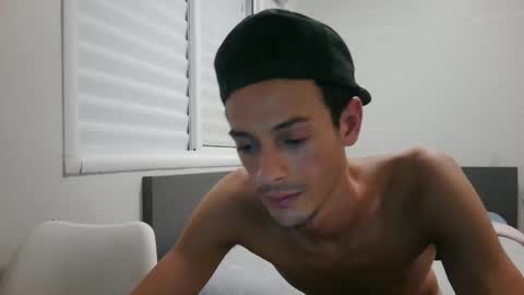 brunoboy_1 online show from March 27, 6:39 am