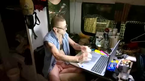 Steve... aka SkinnieDippin aka TimberTramp online show from April 6, 6:03 am