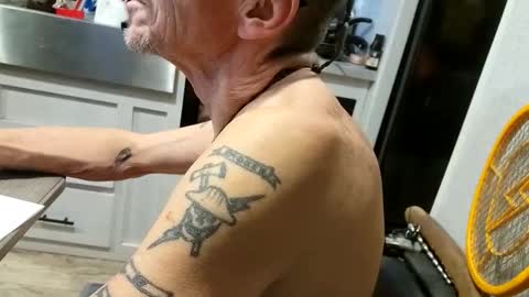 Steve... aka SkinnieDippin aka TimberTramp online show from December 19, 9:06 am