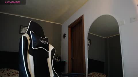 bryan_oficials online show from December 9, 3:18 am