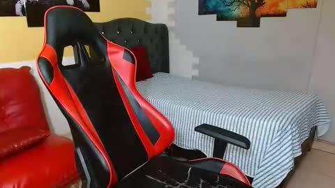 bull_cam online show from December 19, 4:48 pm