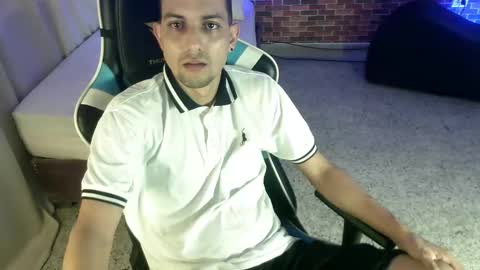 Snapshot of bulls_23_ chatting on October 1, 12:09 pm BULL online show from October 1, 12:09 pm