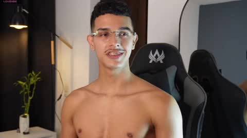 Buster independent model online show from April 12, 12:03 am