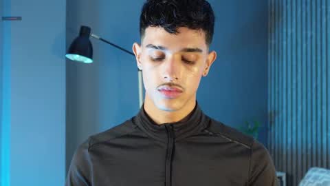 Buster independent model online show from September 17, 4:30 pm