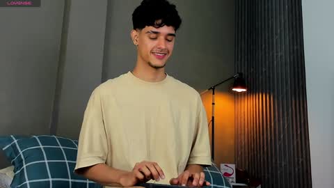 Buster independent model online show from January 3, 7:38 am