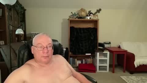 bustyballs100 online show from November 10, 2:11 pm