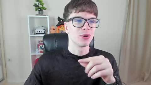 Hey I am Calvin  online show from March 5, 7:06 pm