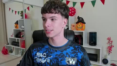 Hey I am Calvin  online show from March 9, 7:05 pm