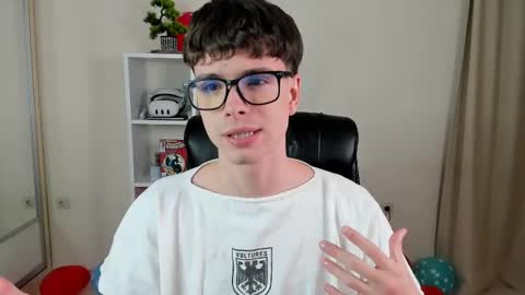 Hey I am Calvin  online show from March 7, 7:05 pm