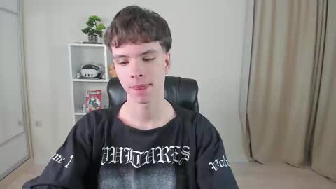 Hey I am Calvin  online show from February 11, 7:16 pm