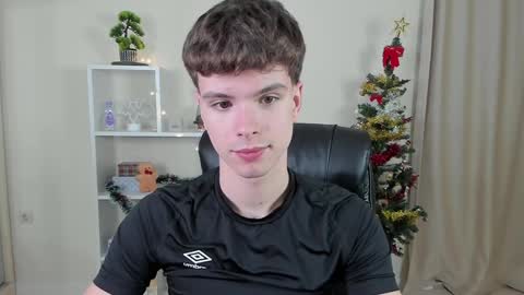 Hey I am Calvin  online show from December 17, 7:04 pm